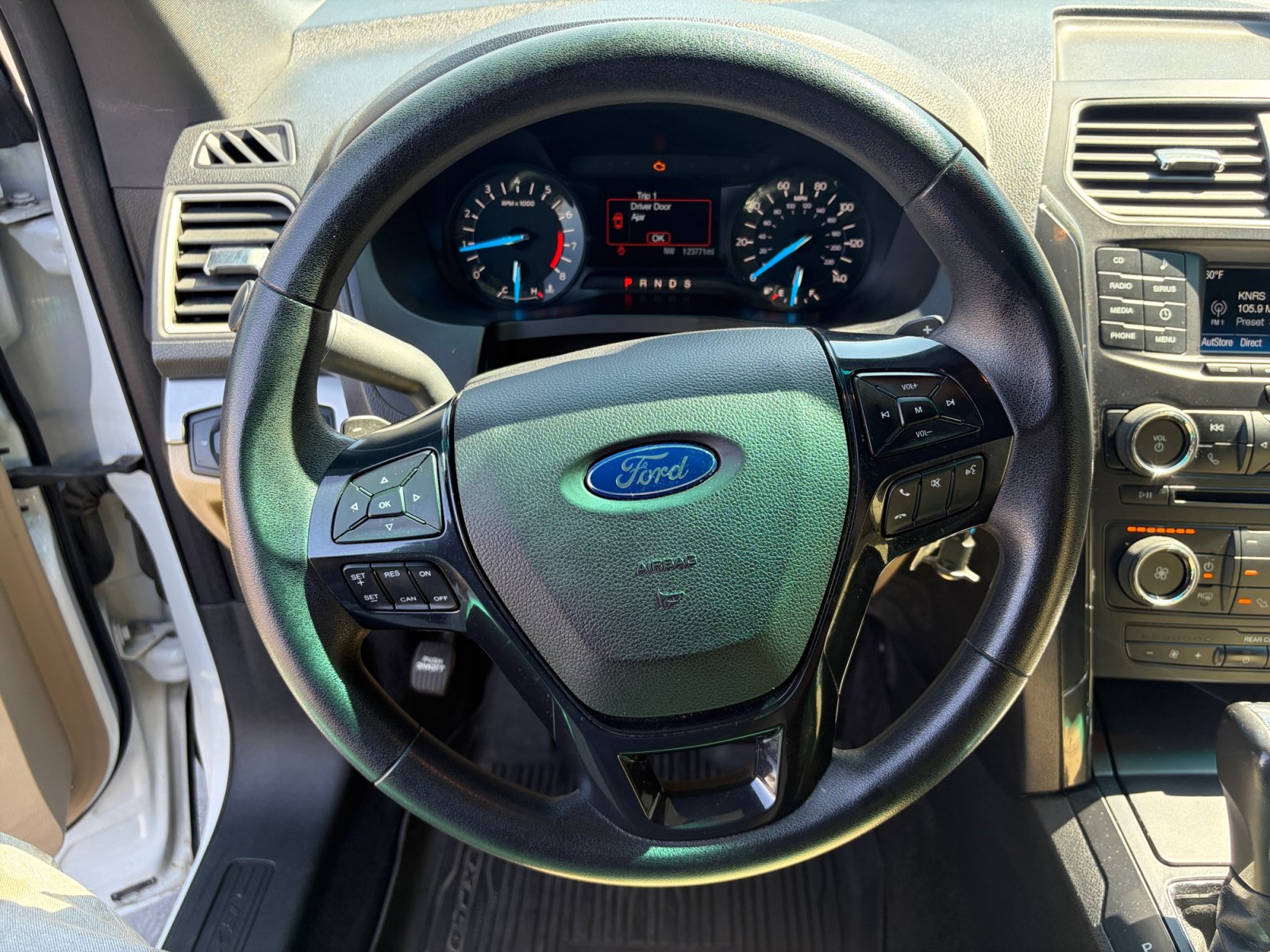 Used 2017 Ford Explorer 4WD w/ Class II Trailer Tow Package image 9