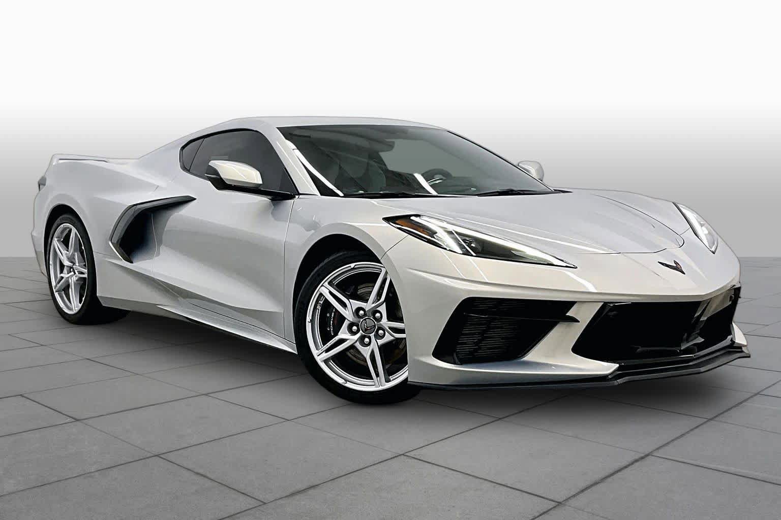 Used 2022 Chevrolet Corvette Stingray Preferred Cpe w/ Z51 Performance Package RWD image 3