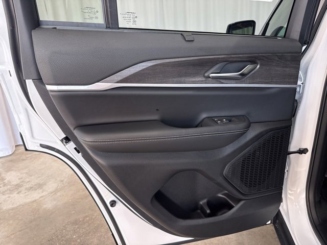 New 2025 Jeep Grand Cherokee Limited w/ Luxury Tech Group II image 36