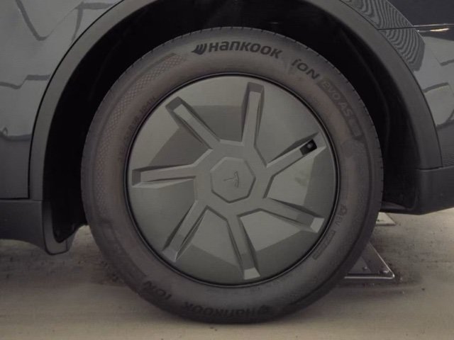 Used 2026 Tesla Model Y AWD image 19