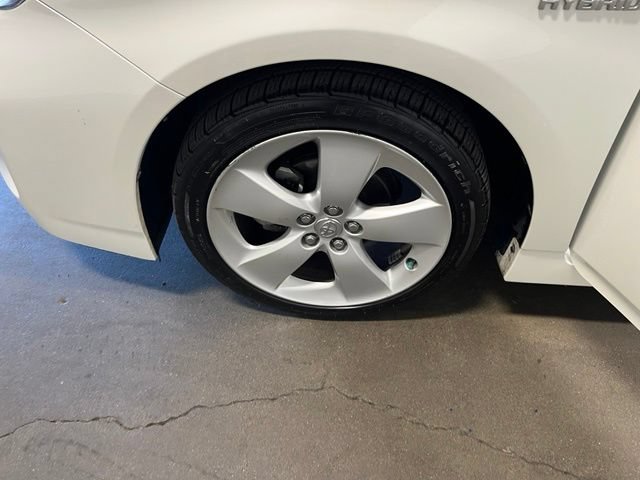 Used 2015 Toyota Prius Five w/ Advanced Technology Package FWD image 30