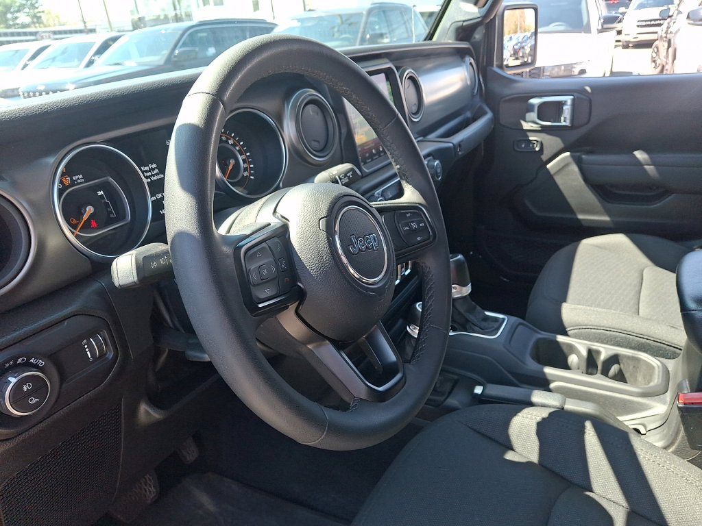 Used 2023 Jeep Gladiator Willys image 25