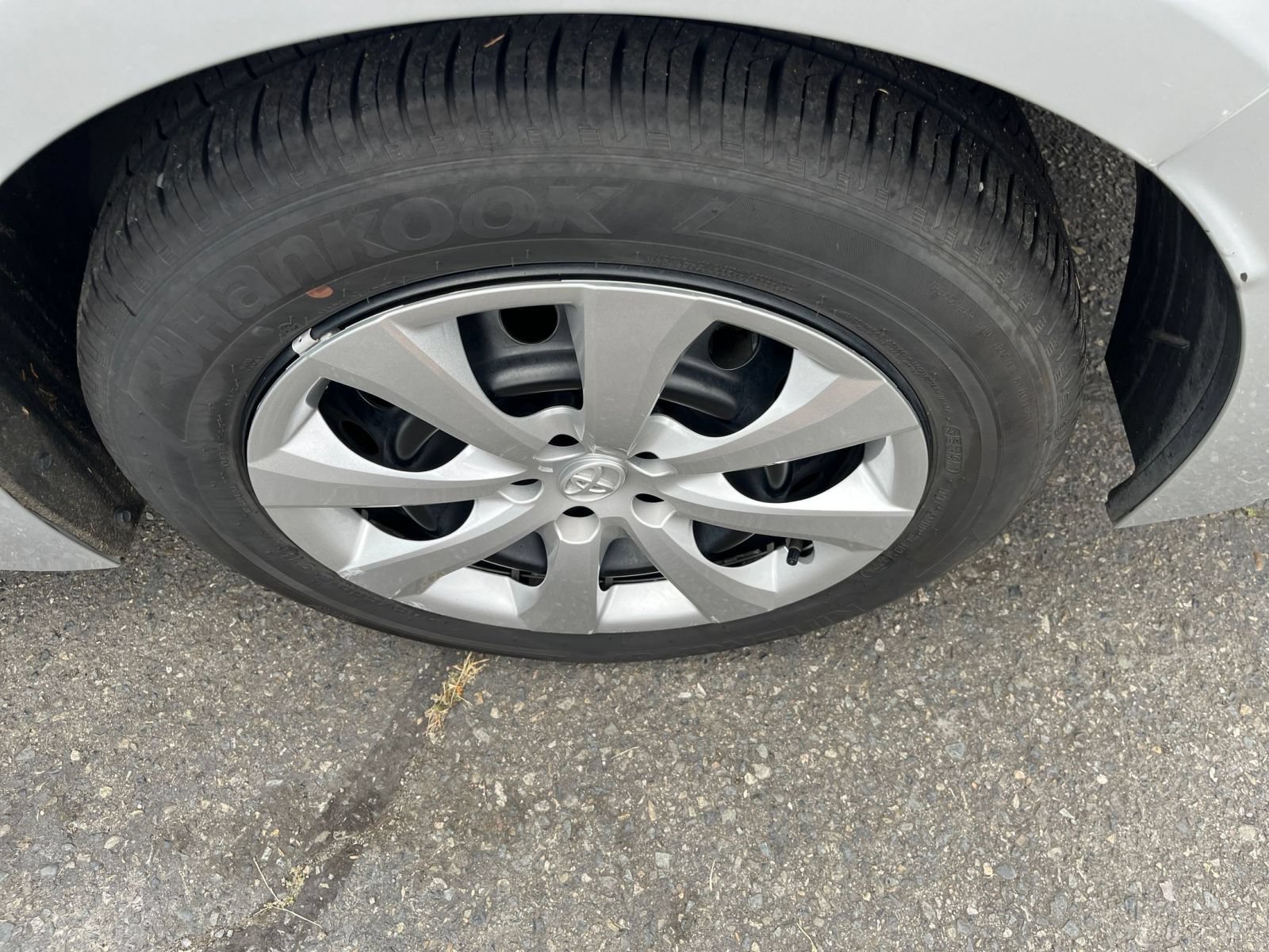 Used 2025 Toyota Corolla LE FWD image 30