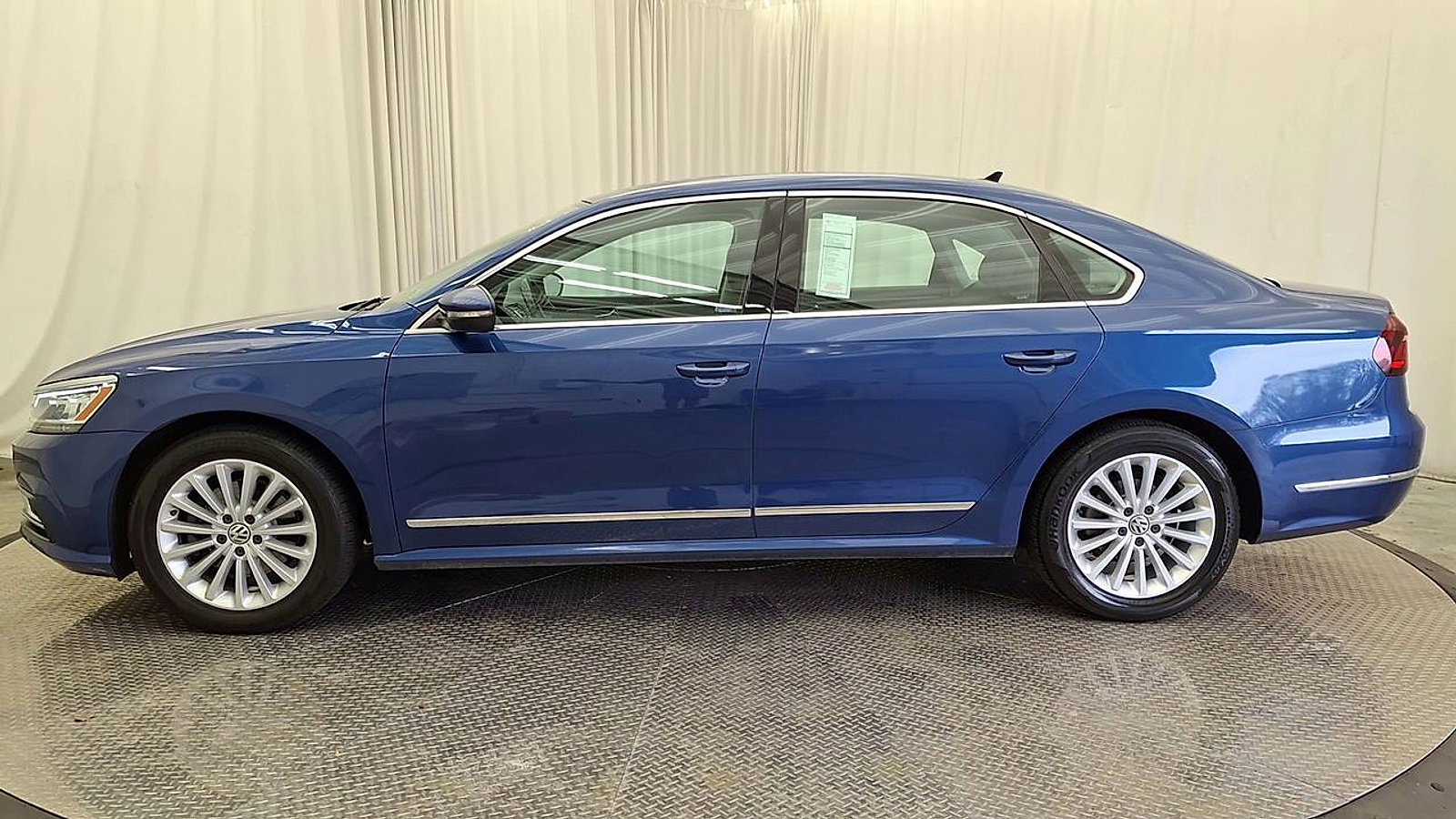 Used 2017 Volkswagen Passat 1.8T SE w/ SE Lighting Package image 8