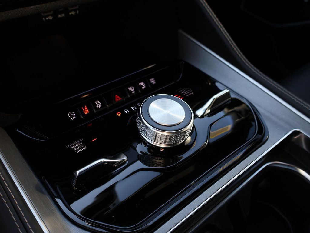 New 2025 Jeep Wagoneer L Series II AWD/4WD image 39