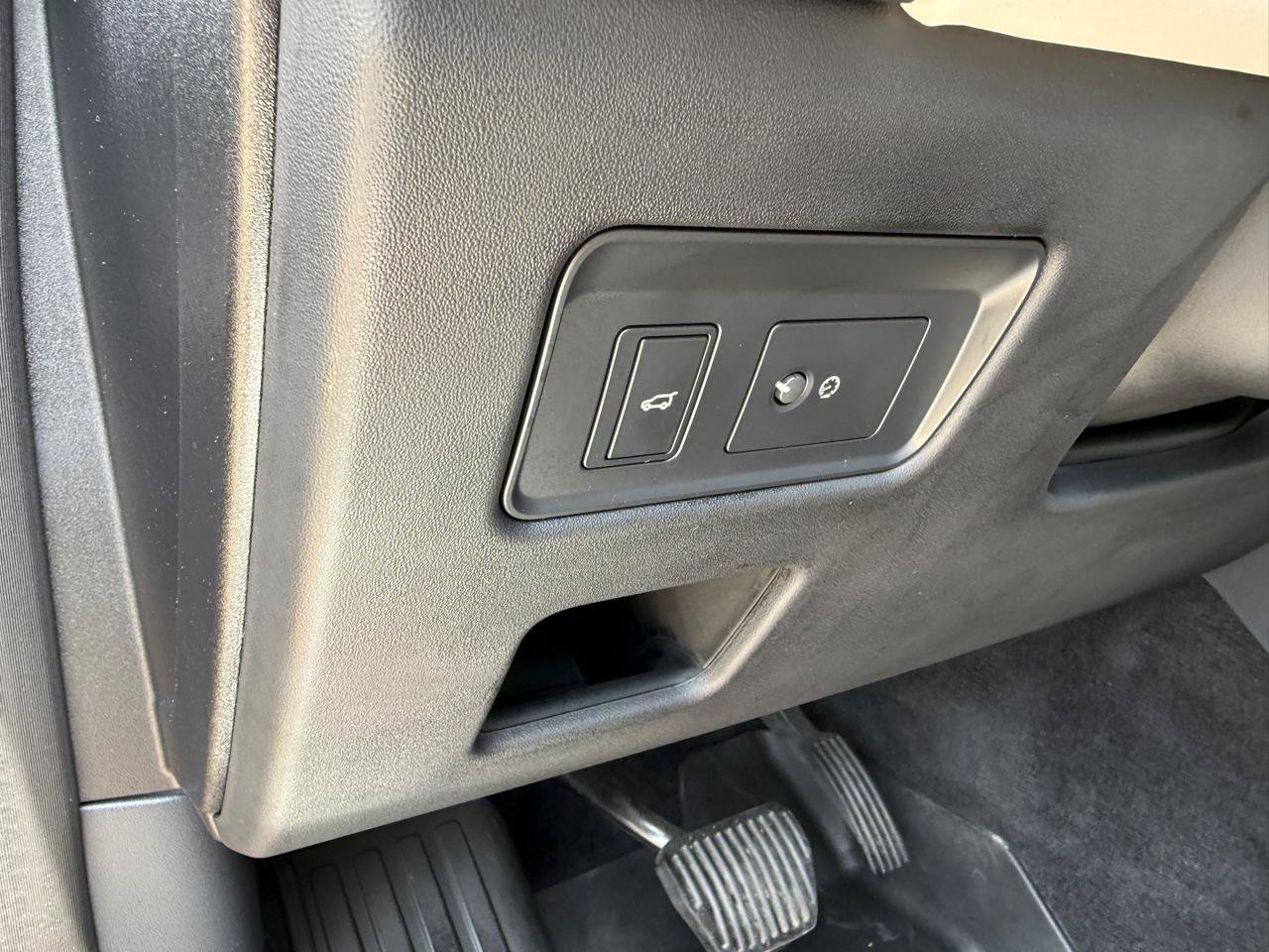 Used 2022 Land Rover Discovery S AWD/4WD image 18