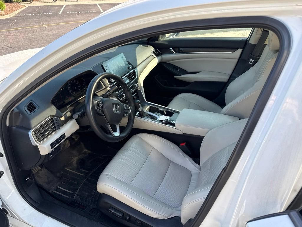 Used 2018 Honda Accord Touring image 10