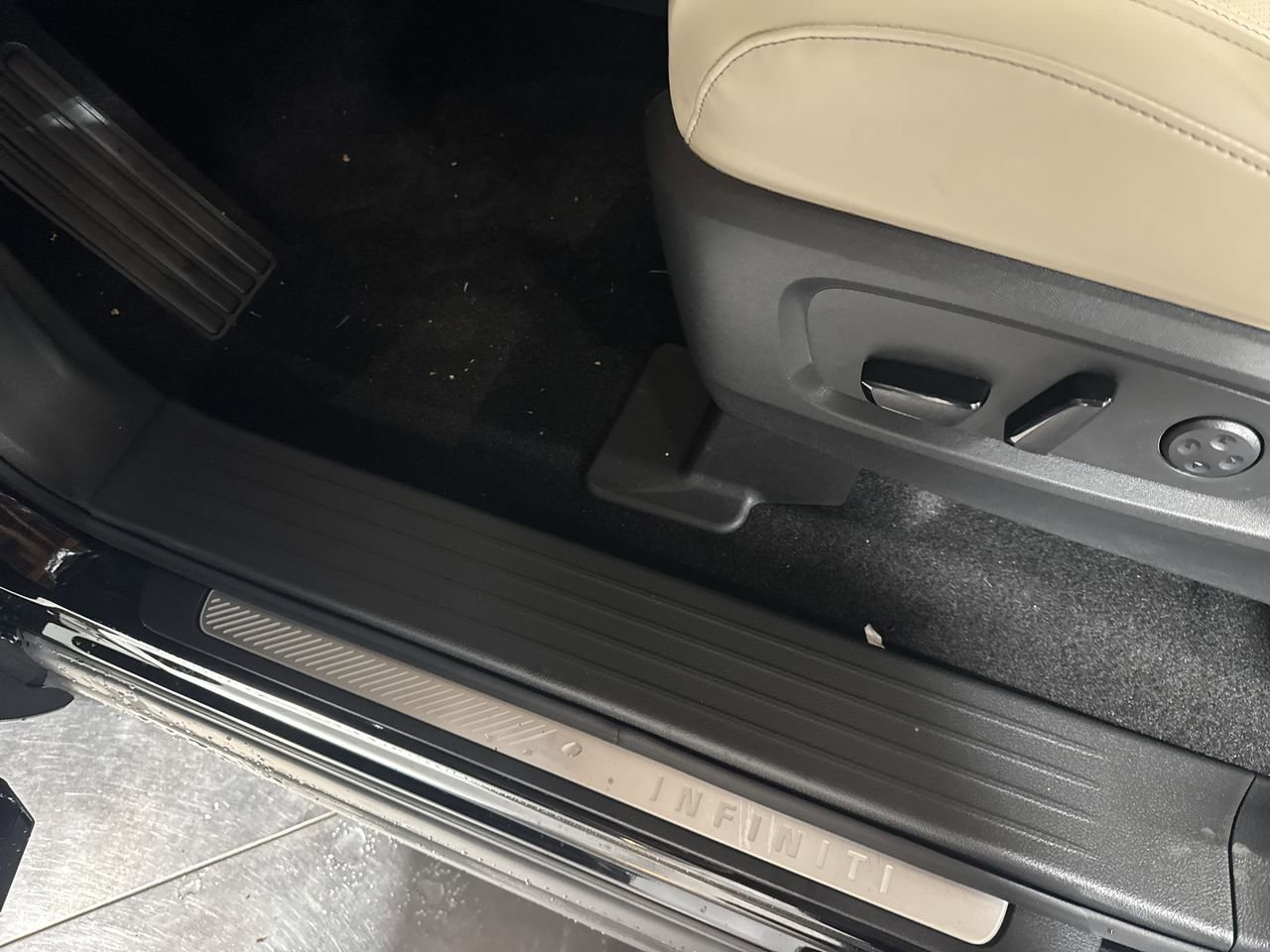 Certified 2025 INFINITI QX60 Pure image 15