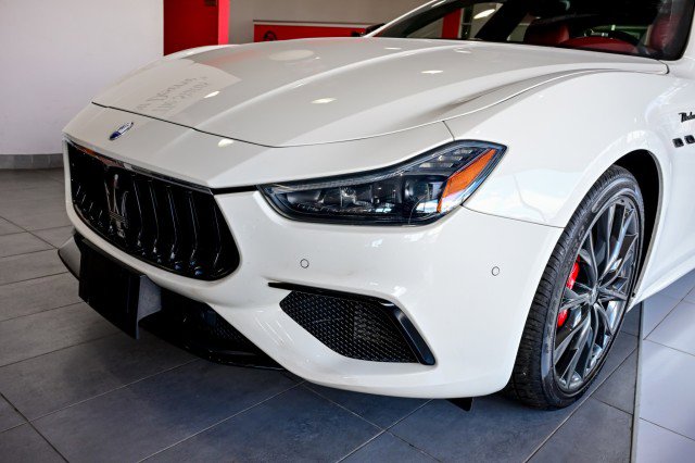 Used 2022 Maserati Ghibli Modena Q4 image 11