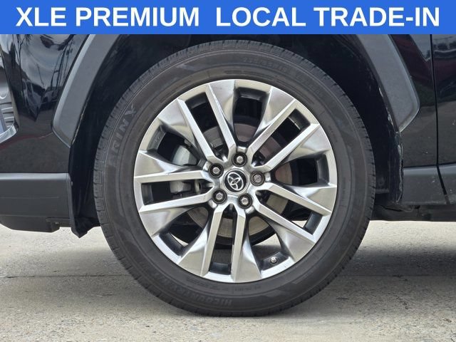 Used 2019 Toyota RAV4 XLE Premium FWD image 11