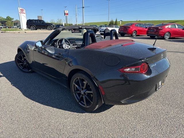 Used 2018 MAZDA MX-5 Miata Club RWD image 4