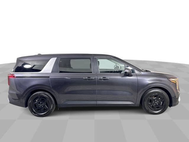 Used 2025 Kia Carnival FWD image 9