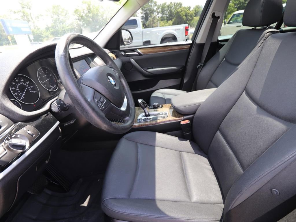 Used 2017 BMW X3 sDrive28i RWD image 2