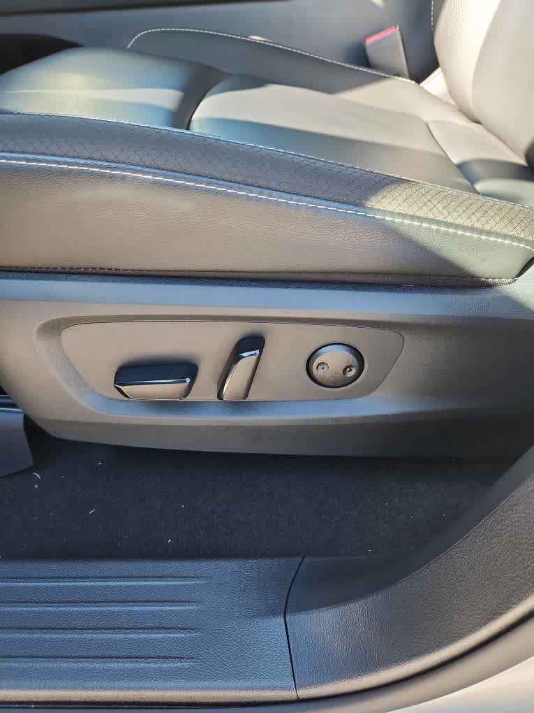 Used 2025 Nissan Pathfinder SL AWD/4WD image 19