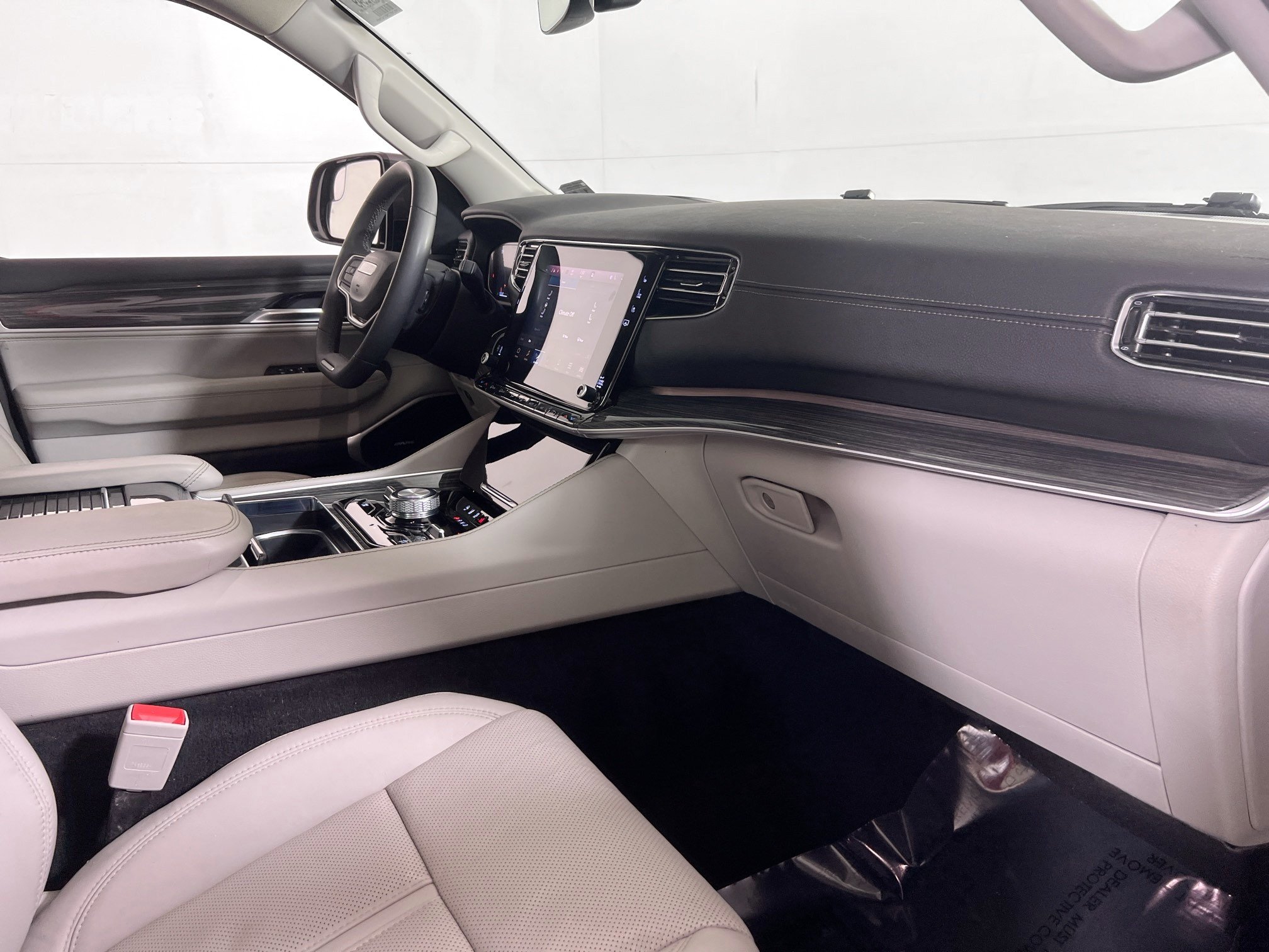 Used 2022 Jeep Wagoneer Series III AWD/4WD image 31