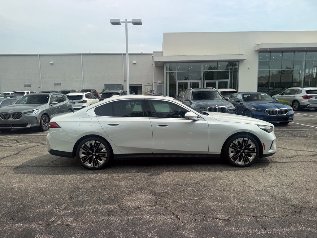 Used 2024 BMW 530i xDrive w/ Premium Package AWD/4WD image 11