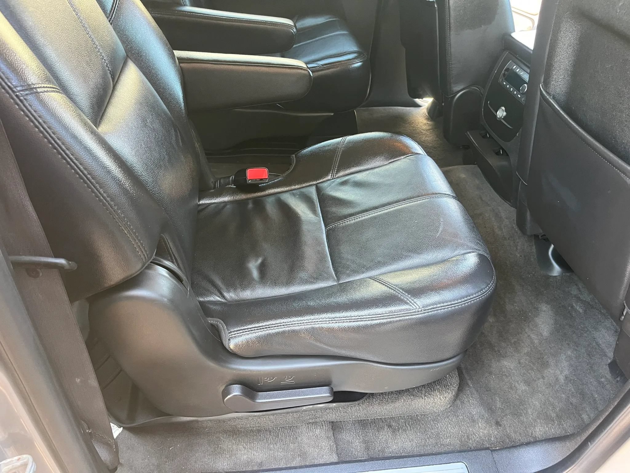 Used 2009 Chevrolet Suburban LT AWD/4WD image 16