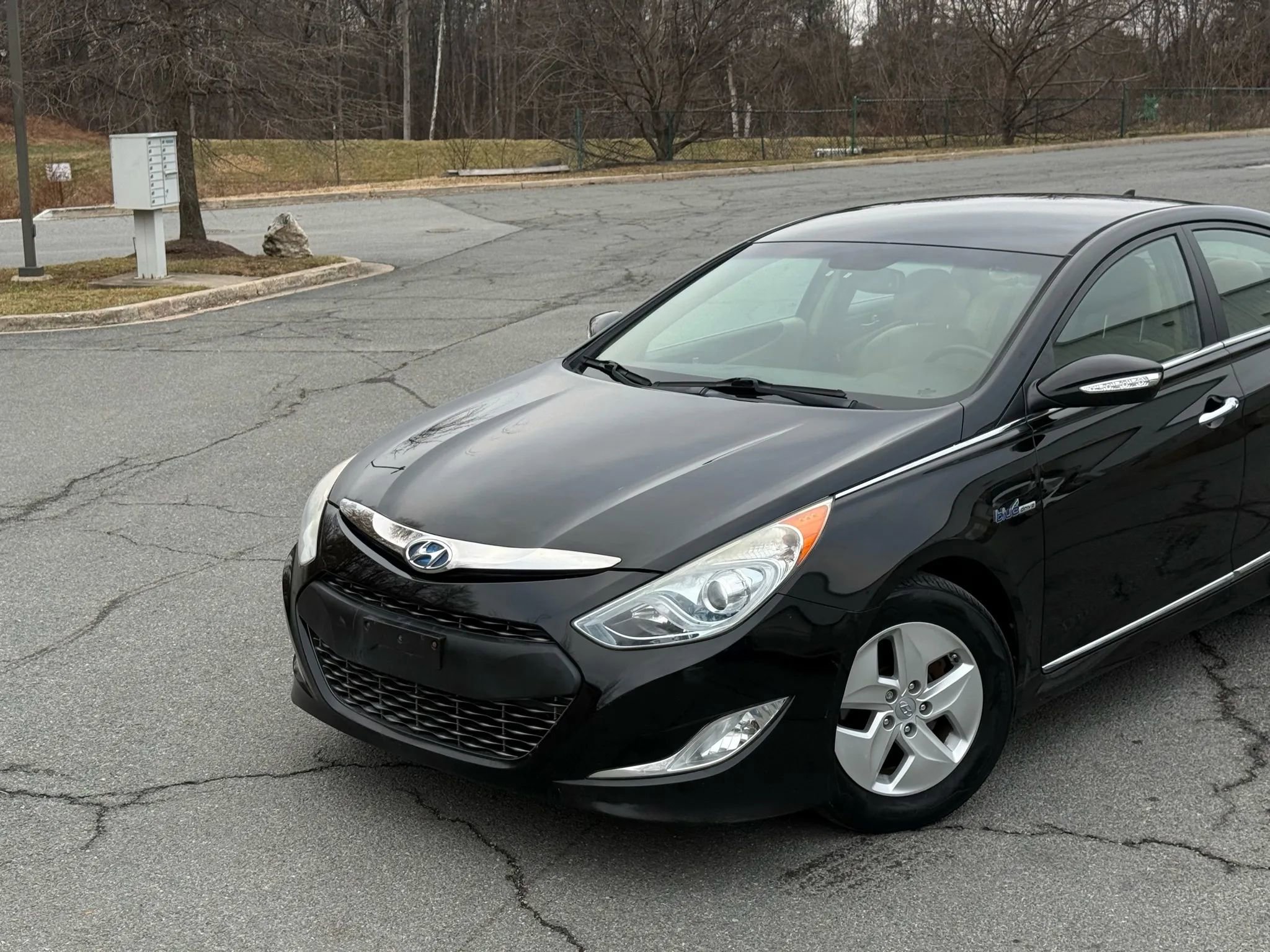 Used 2012 Hyundai Sonata Hybrid w/ Leather Pkg image 2