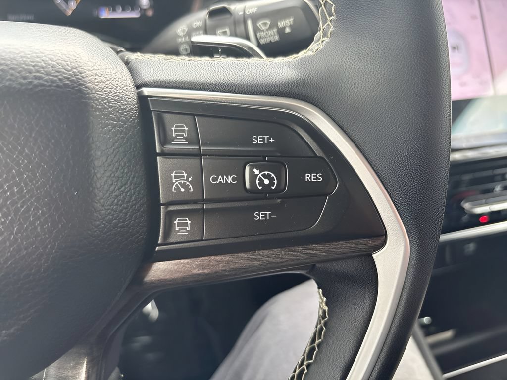 Used 2023 Jeep Grand Cherokee Limited AWD/4WD image 19