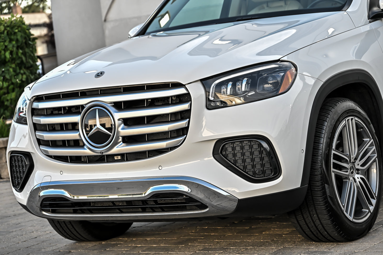 Used 2025 Mercedes-Benz GLS 450 4MATIC image 6
