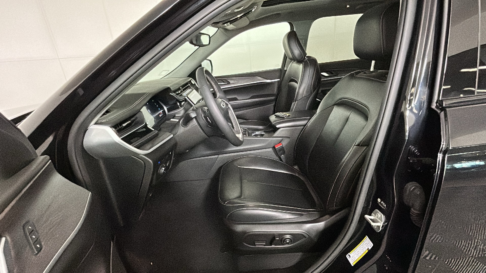 Used 2024 Jeep Grand Cherokee Limited 4xe AWD/4WD image 13