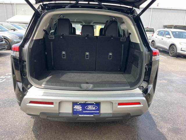 Used 2024 Nissan Pathfinder SL FWD image 14