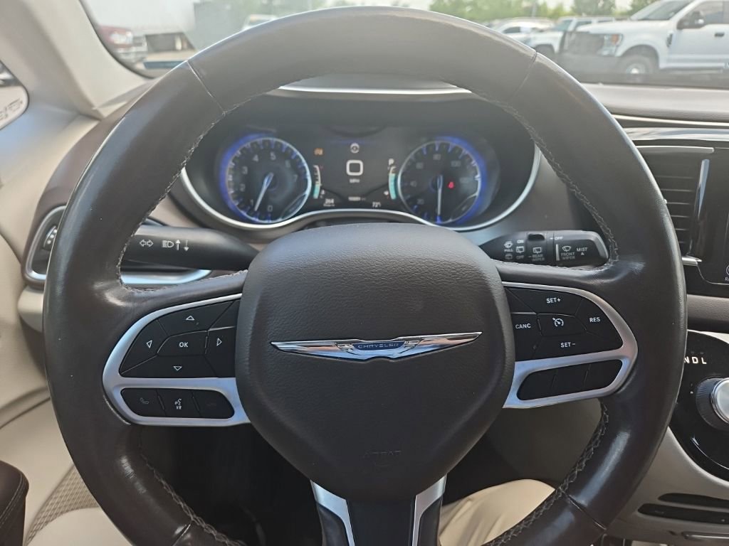 Used 2018 Chrysler Pacifica Touring-L Plus FWD image 16