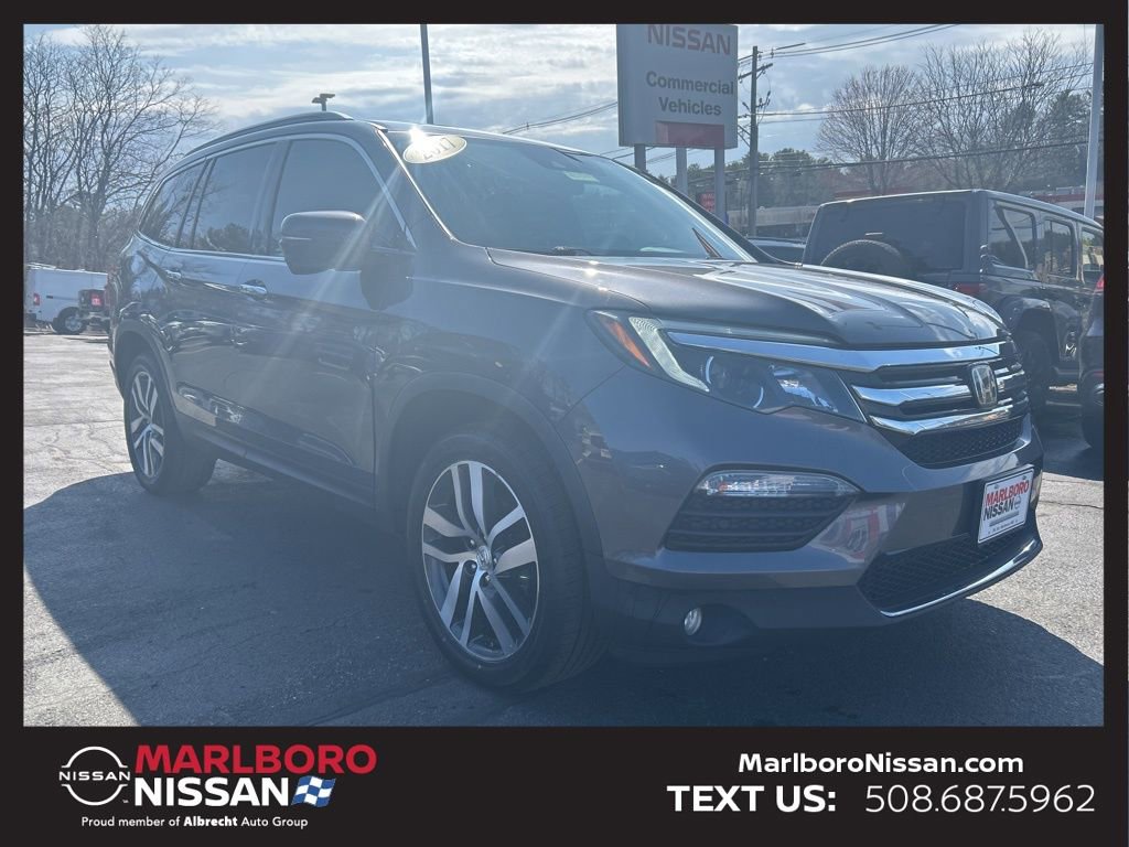 Used 2017 Honda Pilot Touring image 1