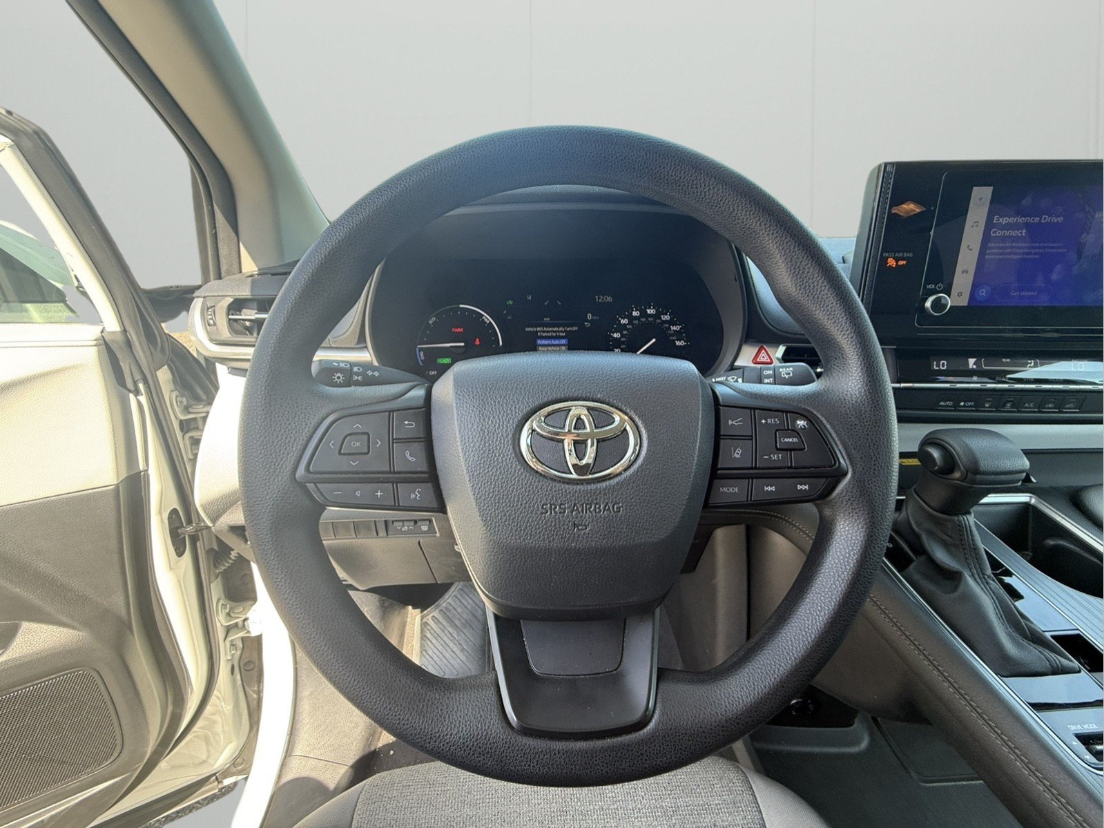 Used 2025 Toyota Sienna LE FWD image 16