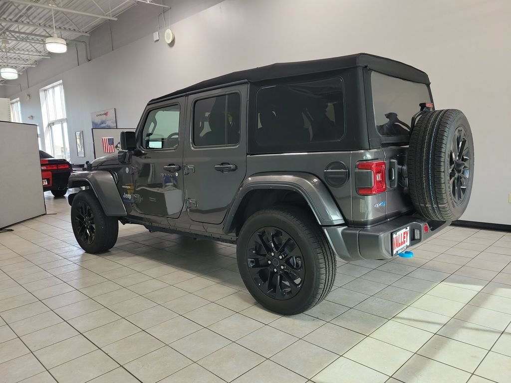 Used 2024 Jeep Wrangler Unlimited Sahara AWD/4WD image 11