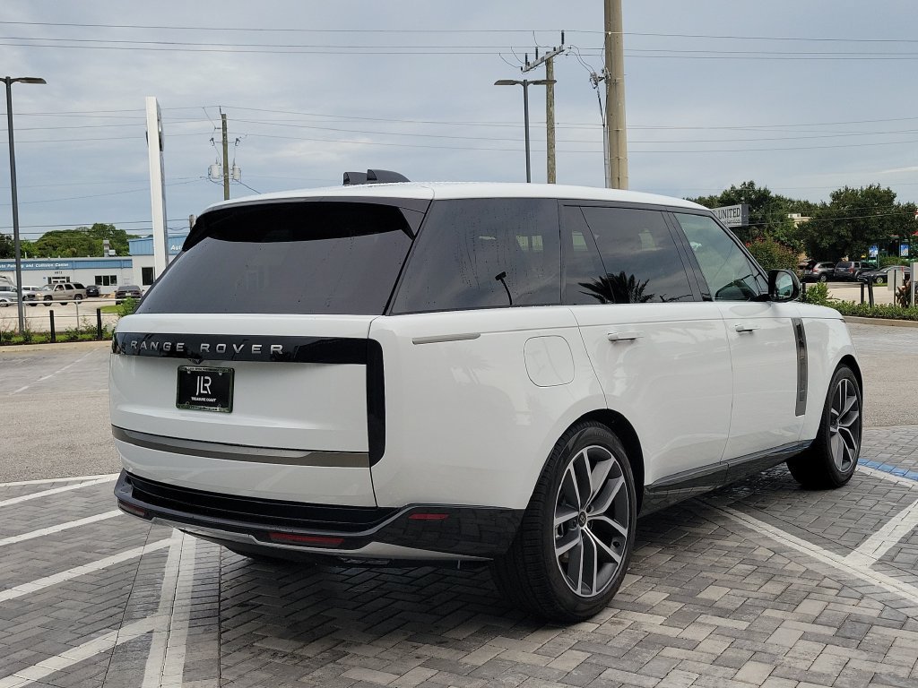 New 2027 Land Rover Range Rover Long Wheelbase SE AWD/4WD image 5