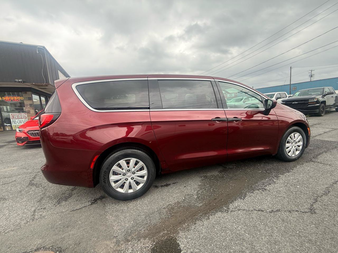 Used 2018 Chrysler Pacifica L FWD image 6
