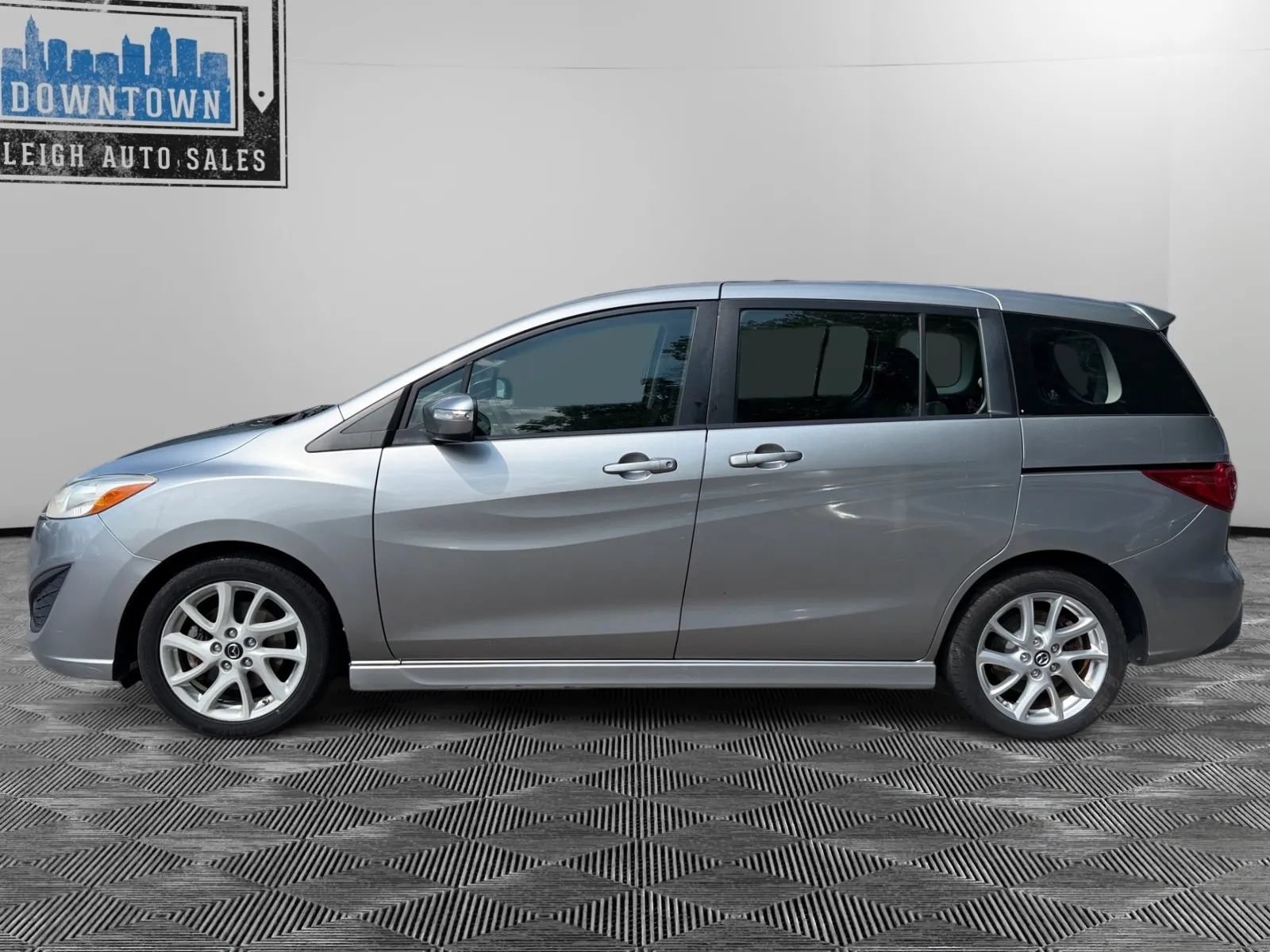 Used 2013 MAZDA MAZDA5 Touring FWD image 9