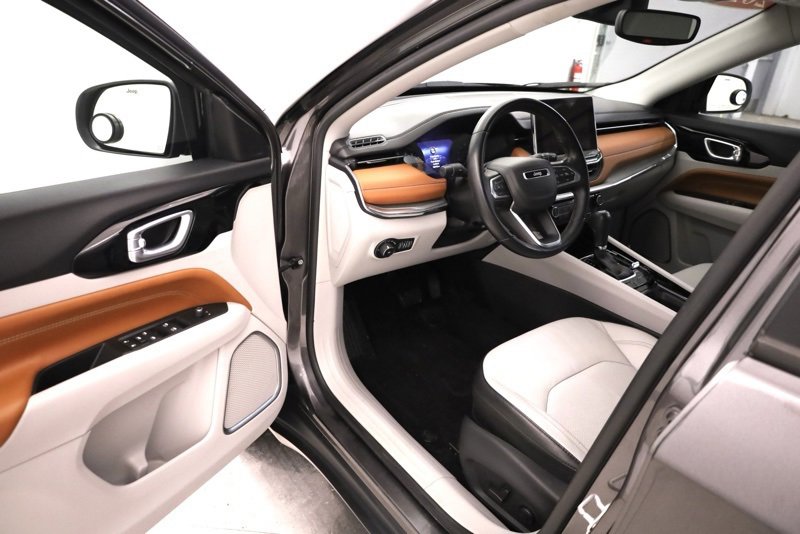 Used 2022 Jeep Compass Limited image 9