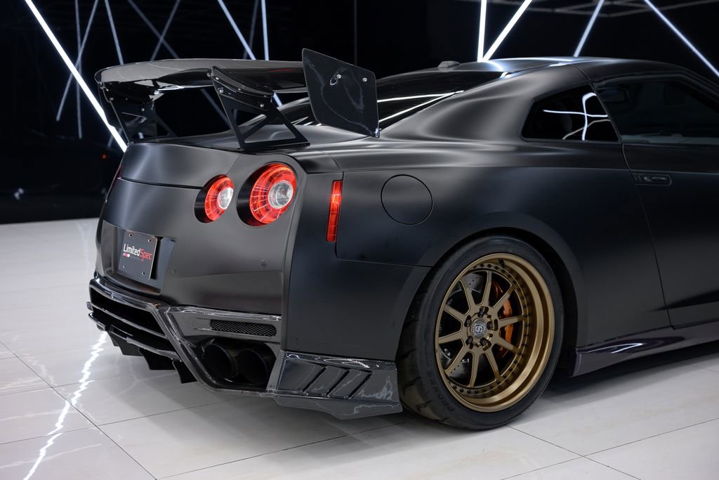 Used 2018 Nissan GT-R Premium image 25