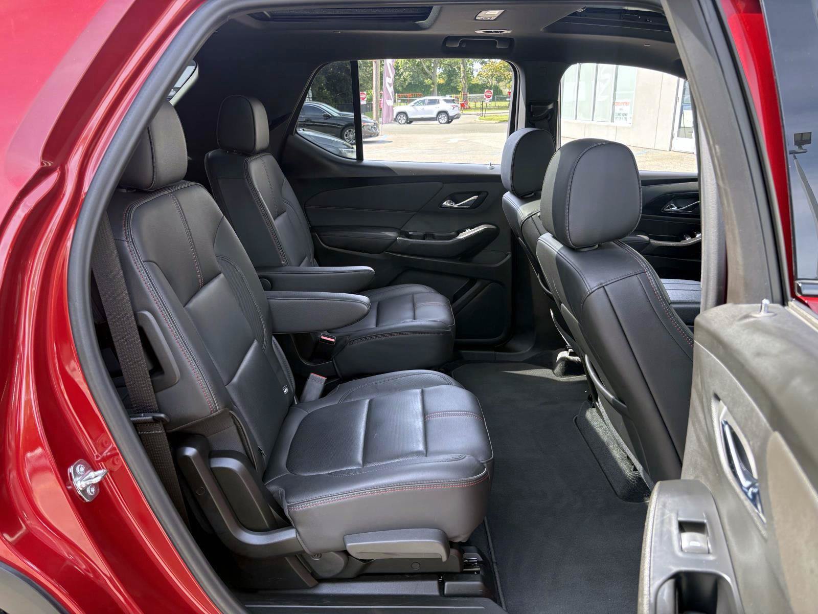 Used 2023 Chevrolet Traverse RS AWD/4WD image 25