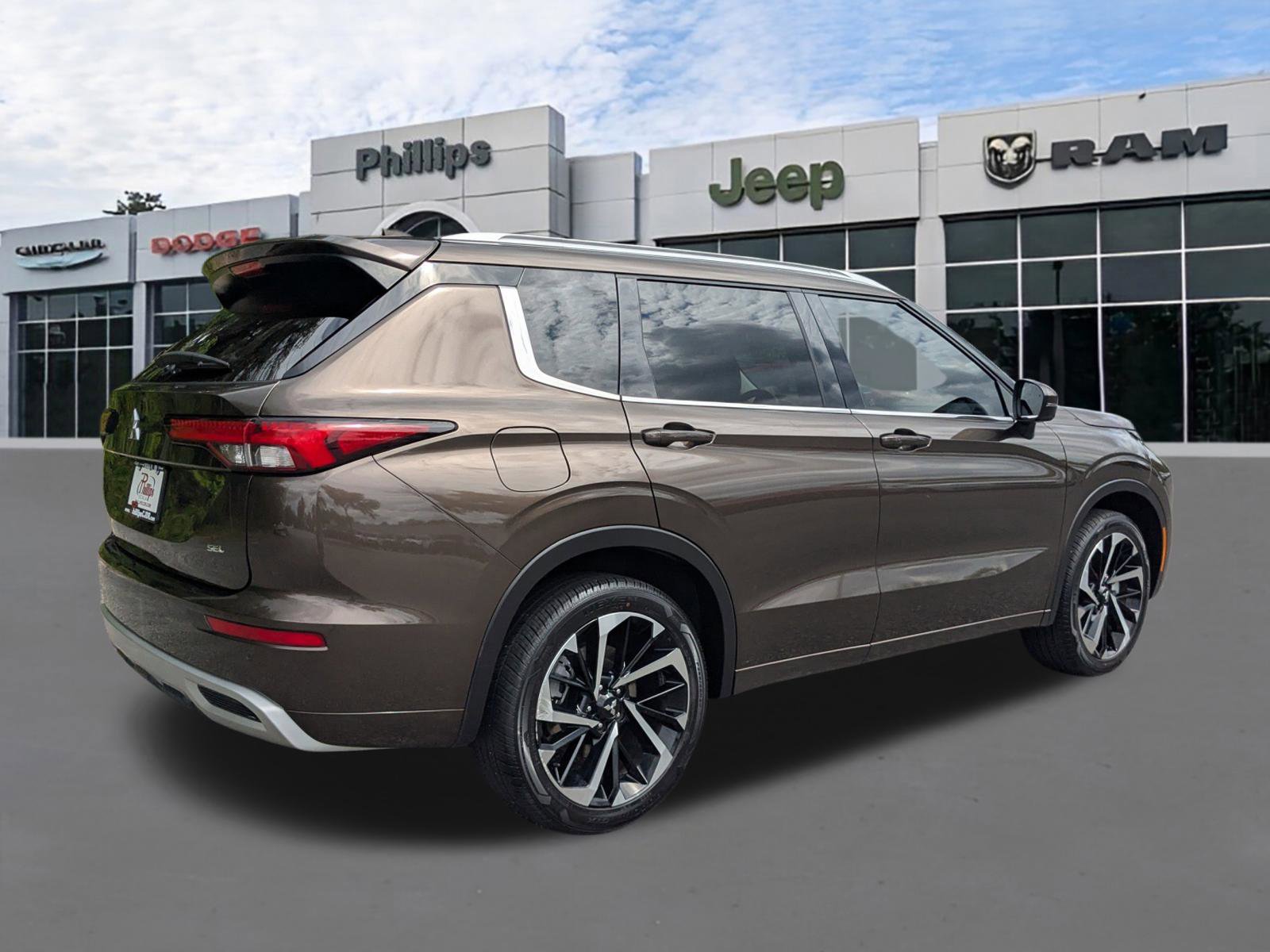 Used 2024 Mitsubishi Outlander SEL FWD image 3