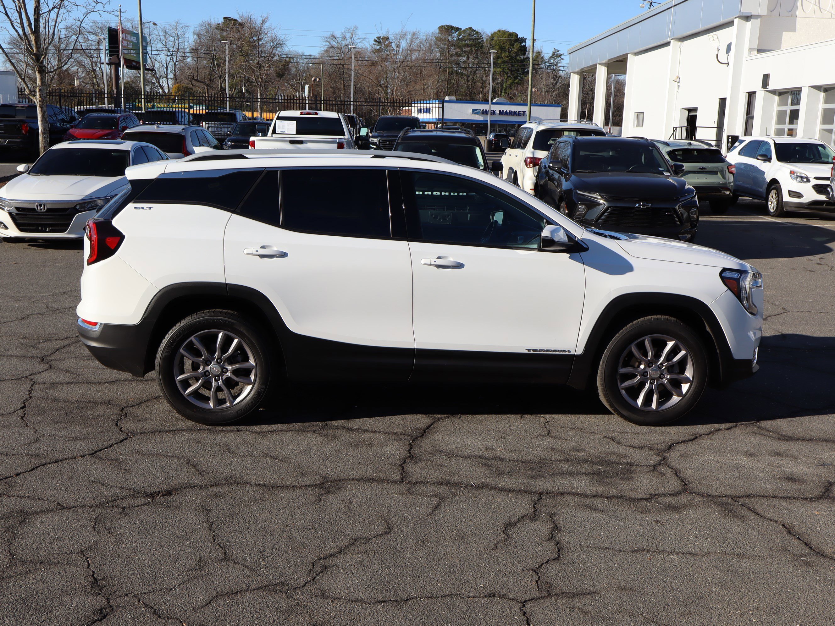 Certified 2024 GMC Terrain SLT image 11