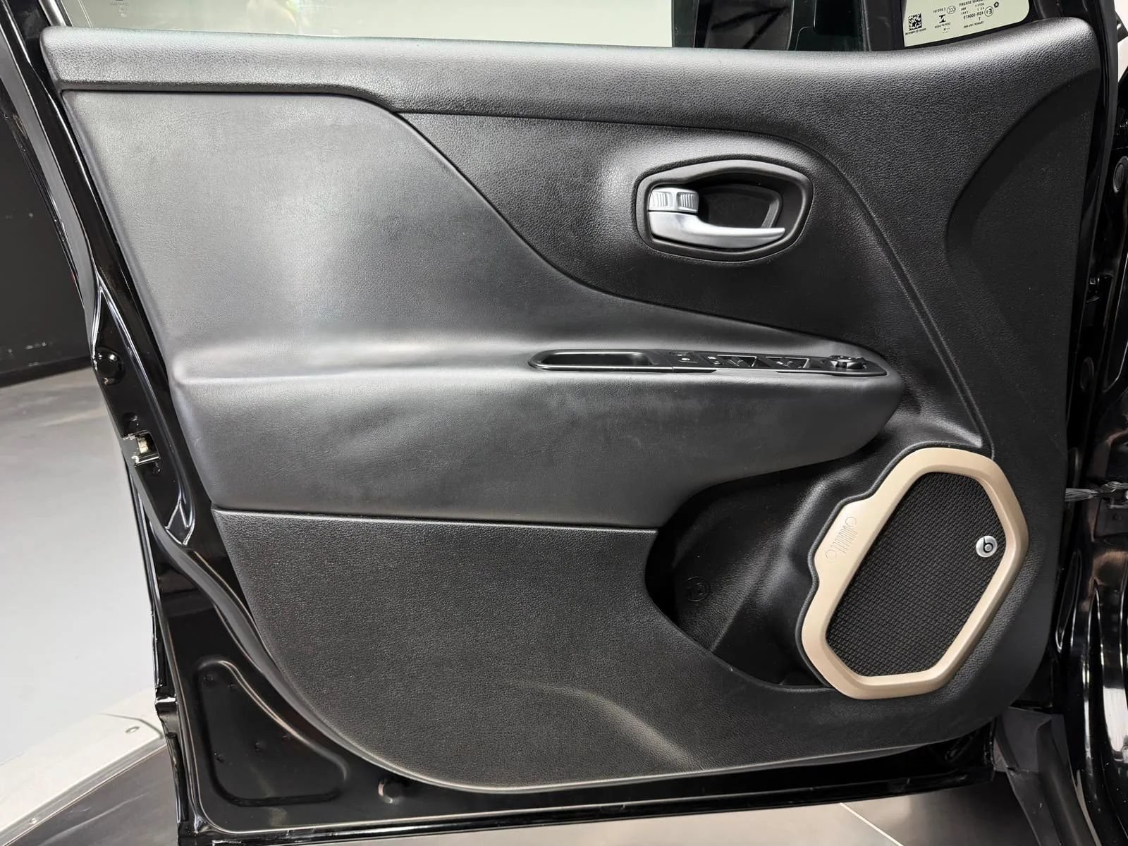 Used 2016 Jeep Renegade 75th Anniversary FWD image 24