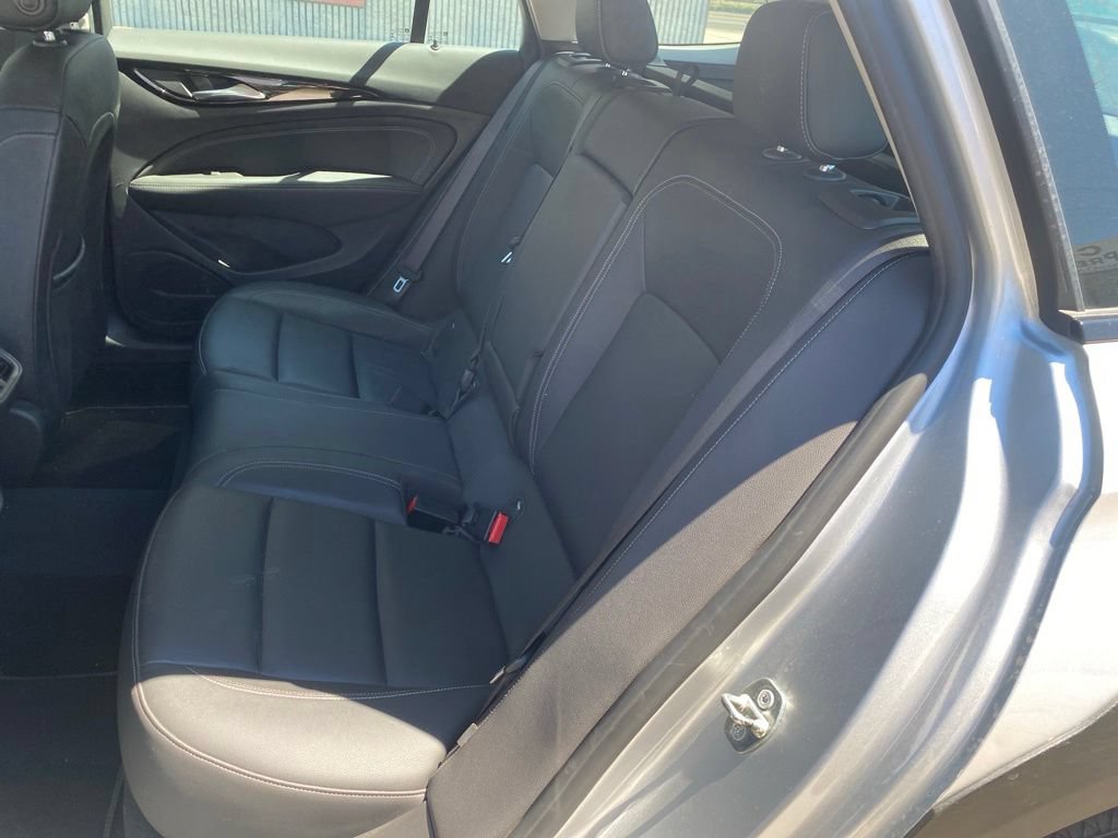 Used 2018 Buick Regal Essence w/ Driver Confidence Package #1 AWD/4WD image 29