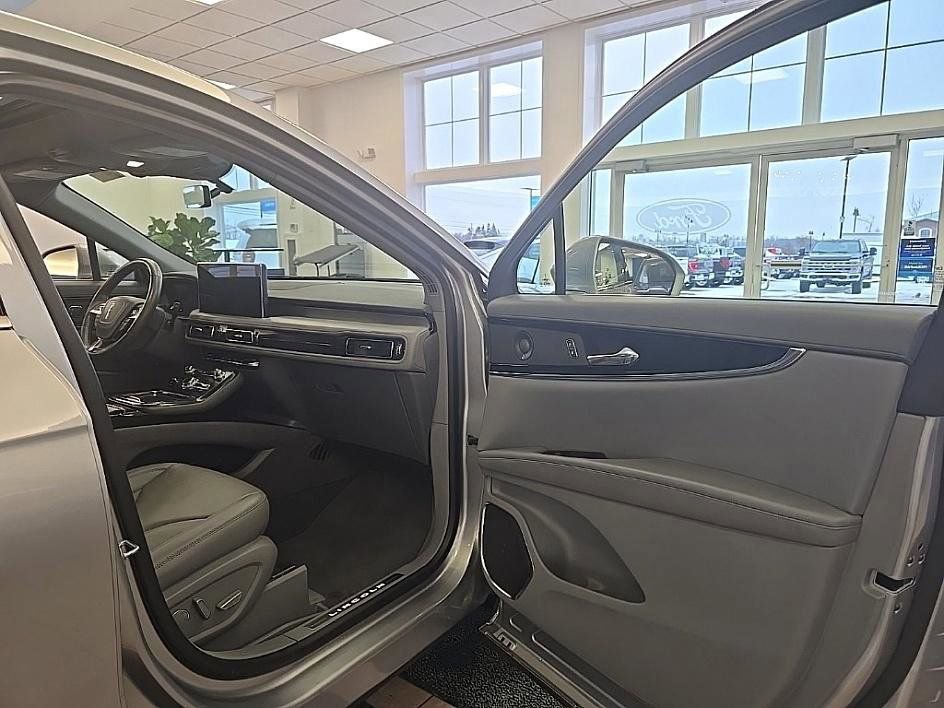 Used 2022 Lincoln Nautilus Reserve w/ Equipment Group 201A image 38