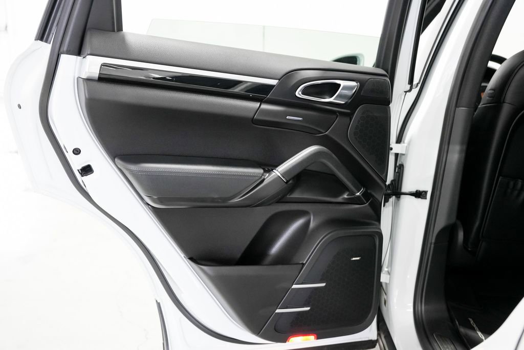 Used 2015 Porsche Cayenne S image 39