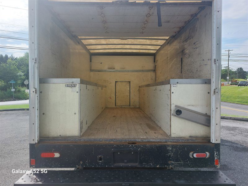 Used 2017 Chevrolet Express 4500 image 23