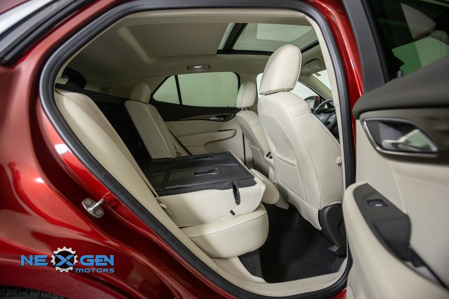 Used 2022 Buick Envision Avenir w/ Technology Package II FWD image 40