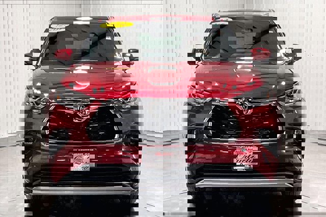 Used 2026 Toyota Highlander Platinum image 2