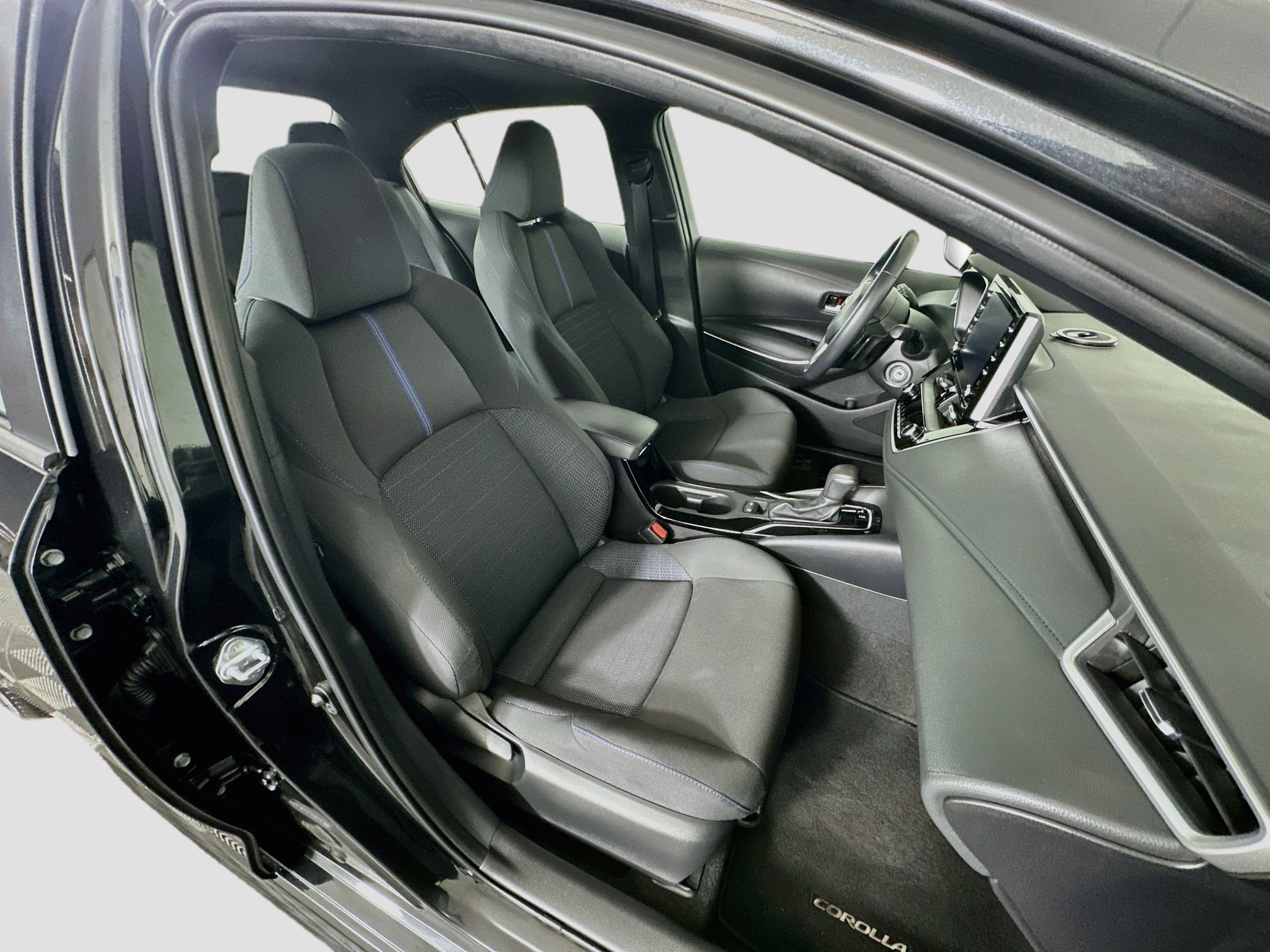 Used 2021 Toyota Corolla SE w/ Carpet Mat Package (TMS) FWD image 28