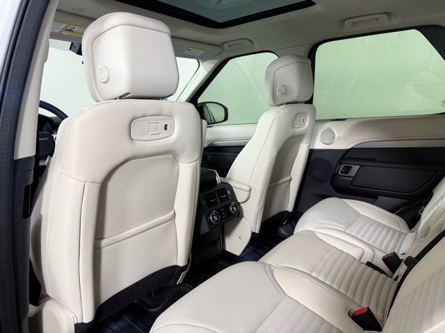 Certified 2025 Land Rover Discovery Dynamic SE AWD/4WD image 28