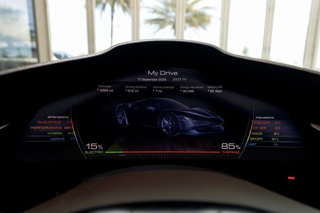 Used 2022 Ferrari SF90 Spider image 23