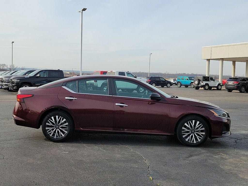 Used 2025 Nissan Altima 2.5 SV FWD image 6