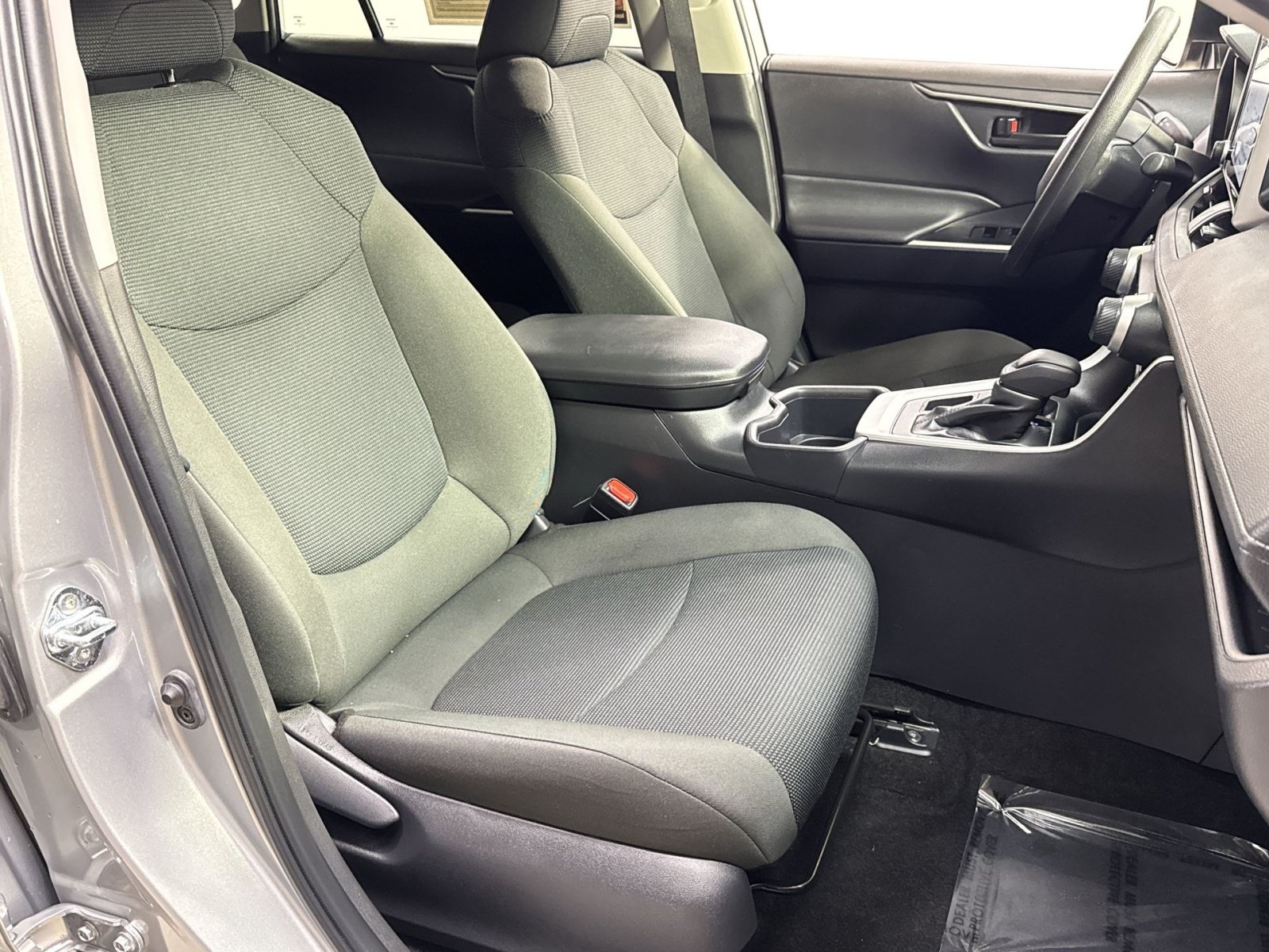 Used 2025 Toyota RAV4 LE AWD/4WD image 39